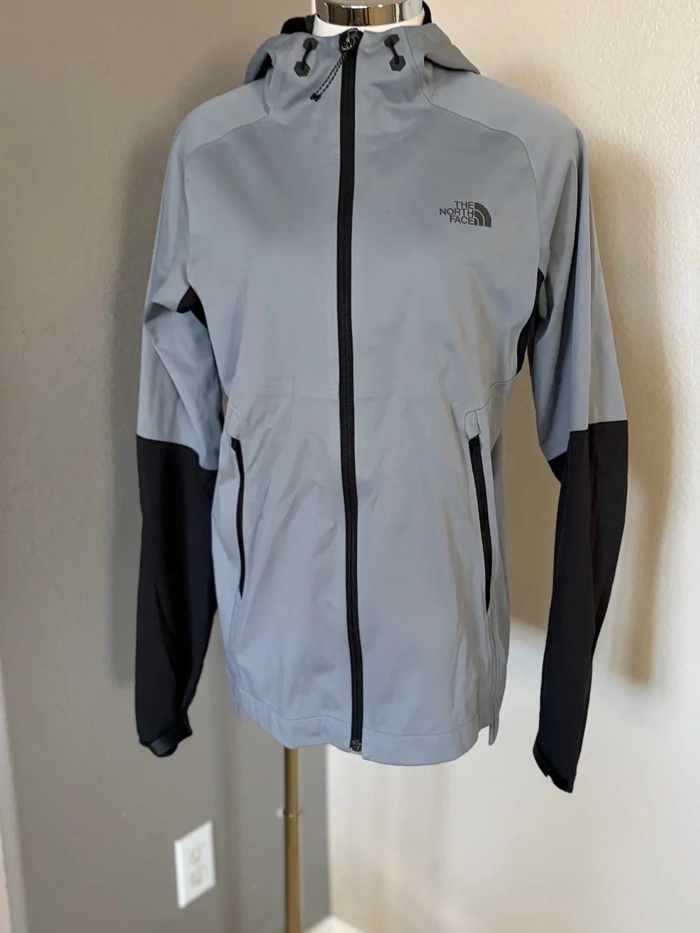 The North Face Men's Hooded Softshell Jacket - Light Gray with Black Accents